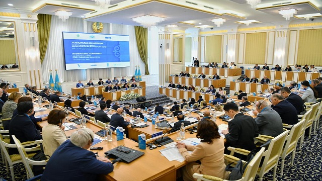 kazakistan-daki-konferansta-30-dan-fazla-ulke-anayasa-alanindaki-tecrubelerini-p