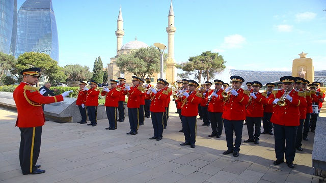 bakunun-kurtulusunun-105-yil-donumu-dolayisiyla-turk-sehitliginde-toren-duzen