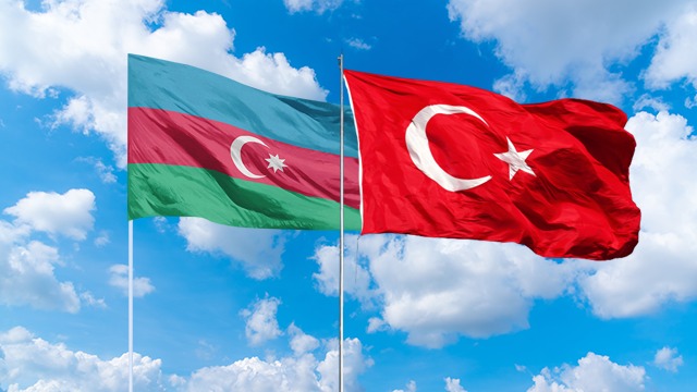 azerbaycan-savunma-bakani-hasanov-milli-savunma-bakani-guler-ile-gorustu