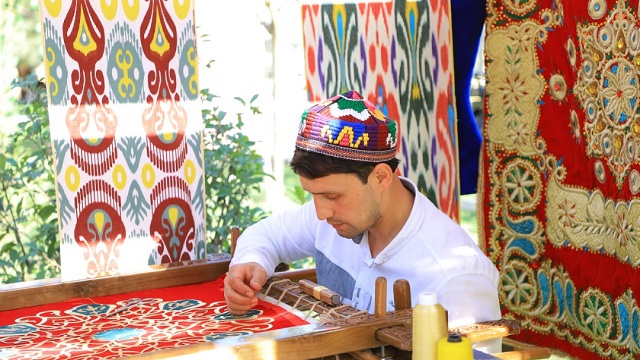 ozbekistanda-2-uluslararasi-el-sanatlari-festivali-duzenlendi