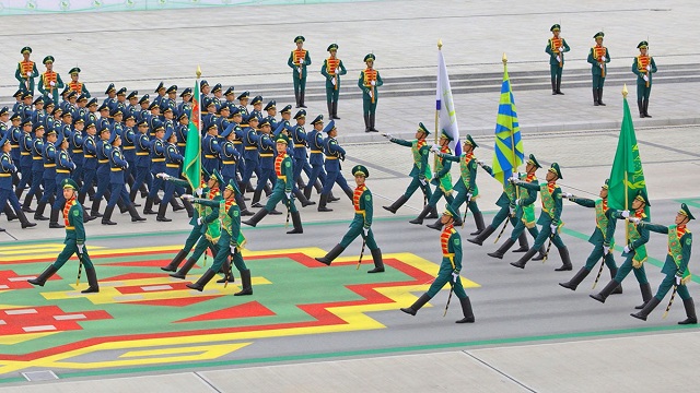 turkmenistan-bagimsizliginin-32nci-yilini-kutluyor