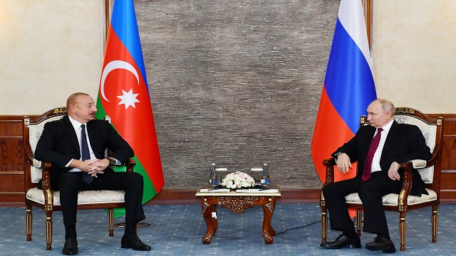 putin-ve-aliyev-kirgizistanin-baskenti-biskekte-gorustu