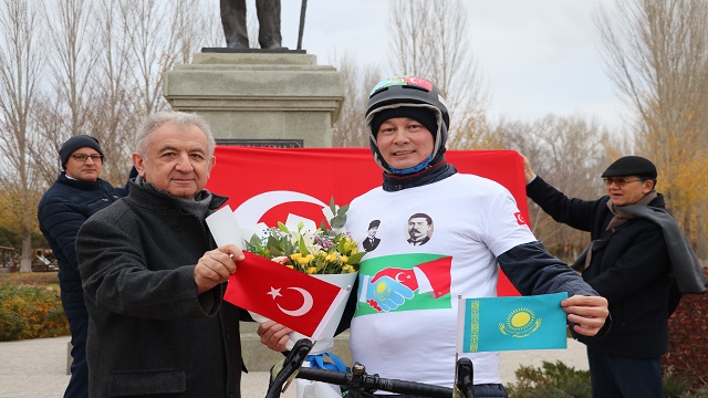 kazak-bisikletci-turkiye-cumhuriyetinin-100-yilini-100-kilometre-pedal-cevire