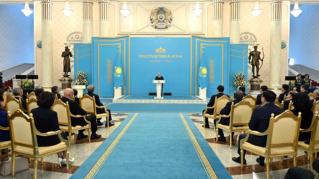 kazakistan-33-yil-once-bugun-ilk-egemenlik-bildirgesini-kabul-etti