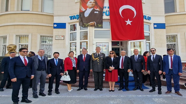 ozbekistandaki-taskent-turk-ilkogretim-okulunda-cumhuriyet-bayrami-kutlandi