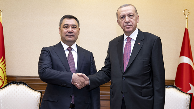 cumhurbaskani-erdogan-kirgizistan-cumhurbaskani-caparov-ile-gorustu