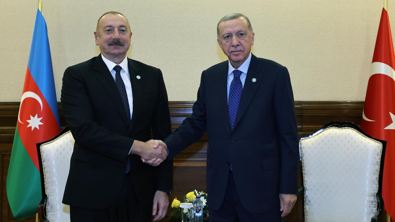 cumhurbaskani-erdogan-azerbaycan-cumhurbaskani-aliyev-ile-gorustu