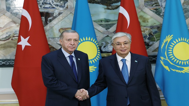 cumhurbaskani-erdogan-kazakistan-cumhurbaskani-tokayev-ile-bir-araya-geldi