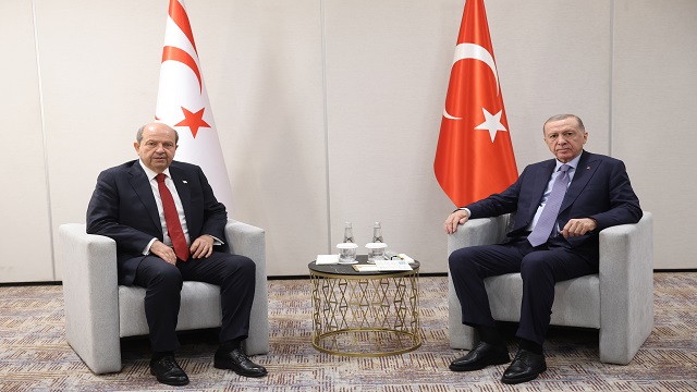 cumhurbaskani-erdogan-kktc-cumhurbaskani-tatar-ile-gorustu