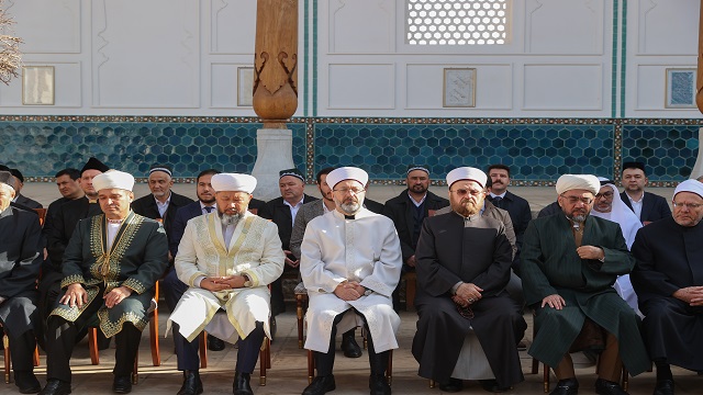 diyanet-isleri-baskani-erbas-ozbekistanda-ziyaretlerde-bulundu