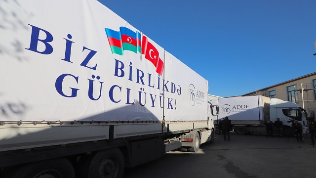 azerbaycan-turkiye-deki-depremzedeler-icin-18-tonluk-yardim-malzemesi-gonderdi