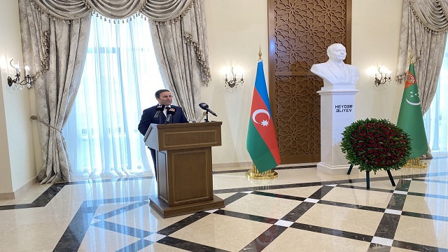 azerbaycan-in-ulusal-lideri-haydar-aliyev-turkmenistan-da-anildi