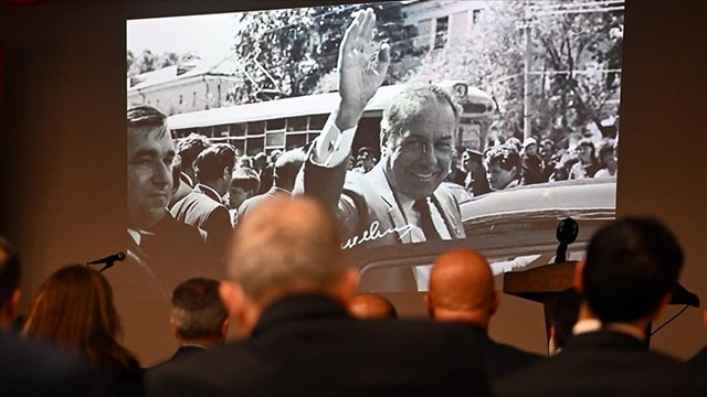 ankarada-haydar-aliyev-dogumunun-100-ve-ebediyete-intikalinin-20-yilinda-anil