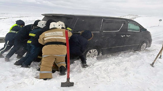 kazakistan-in-guneyinde-kar-firtinasi-nedeniyle-acil-durum-ilan-edildi