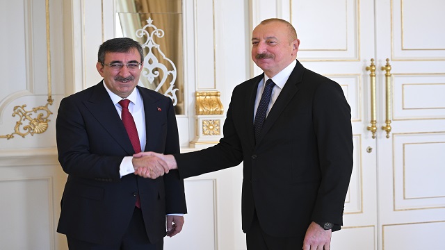 azerbaycan-cumhurbaskani-aliyev-cumhurbaskani-yardimcisi-yilmazi-kabul-etti