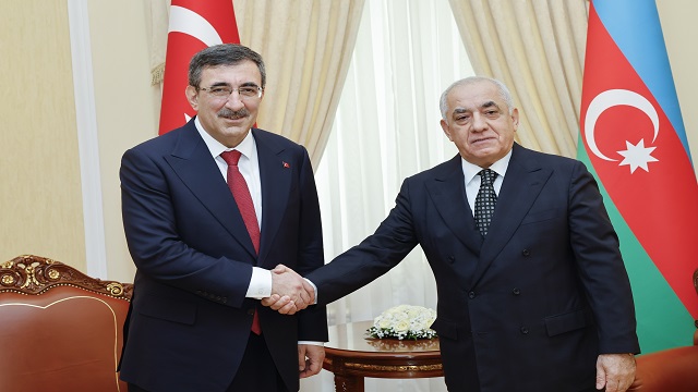 cumhurbaskani-yardimcisi-yilmaz-azerbaycan-basbakani-asadov-gorustu