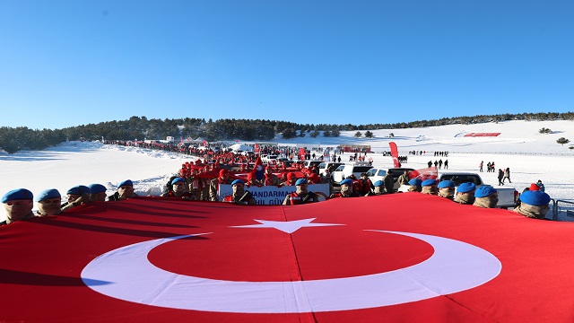 turkiye-bu-toprakta-izin-var-temasiyla-sarikamista-yuruyuse-basladi