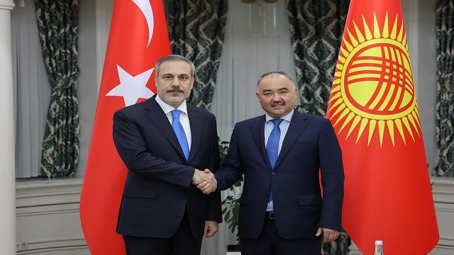 Dışişleri Bakanı Fidan, Kırgızistan Meclis Başkanı Şakiyev tarafından kabul  edildi - Avrasya'dan - Haber - TRT Avaz