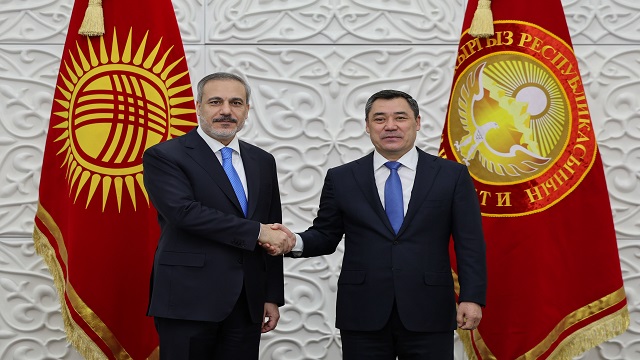 kirgizistan-cumhurbaskani-caparov-disisleri-bakani-fidani-kabul-etti