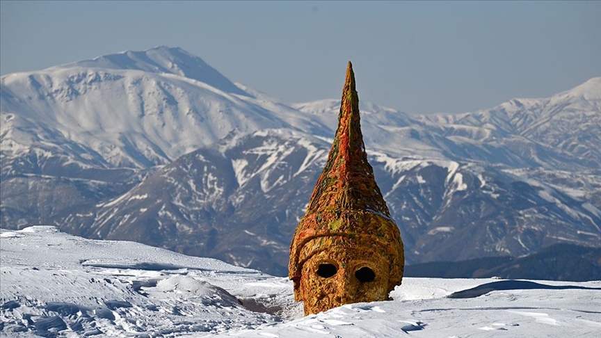 nemrut-dagi-kis-mevsiminde-de-ziyaretci-akinina-ugruyor