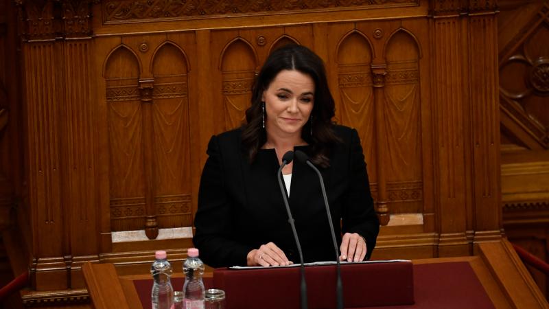 macaristan-cumhurbaskani-novak-istifa-etti