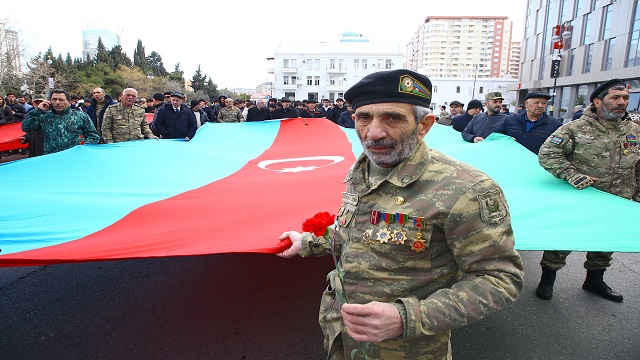 azerbaycanda-hocali-katliaminin-kurbanlari-aniliyor