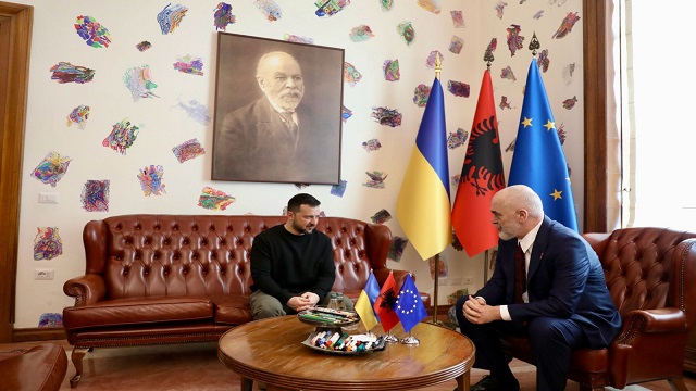 arnavutluk-basbakani-rama-ukrayna-devlet-baskani-zelenskiy-ile-tiranda-gorustu