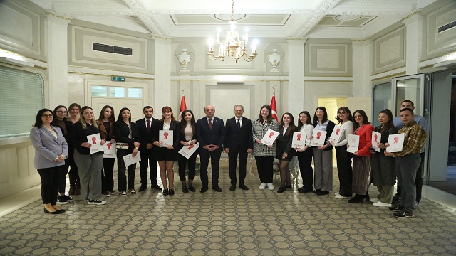 sirbistandaki-turkce-kurslarina-katilanlara-sertifikalari-verildi