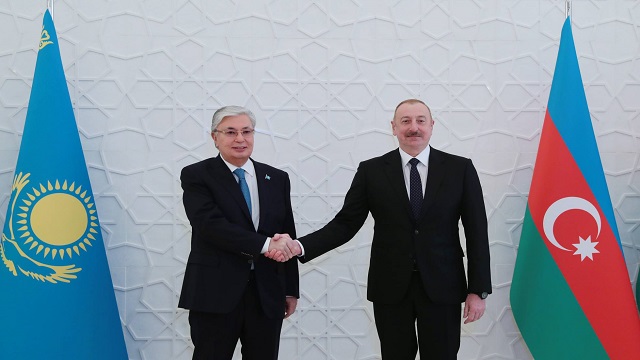 azerbaycan-cumhurbaskani-aliyev-bakude-kazakistan-cumhurbaskani-tokayev-ile-go