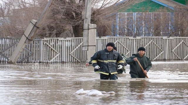 kazakistan-siddetli-yagislara-teslim