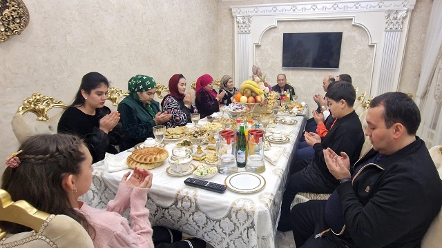 ozbekistanda-aileler-ramazanda-agiz-acar-iftarlarinda-bir-araya-geliyor
