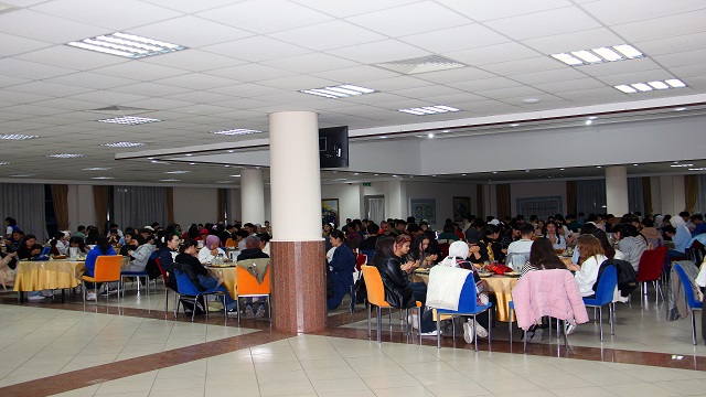 kirgizistan-turkiye-manas-universitesinde-okuyan-ogrenciler-birlikte-iftar-yapiy