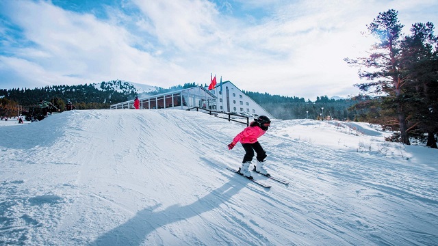 kirgizistanin-isik-gol-ili-kis-mevsiminde-de-turistlerin-odagi-haline-geldi