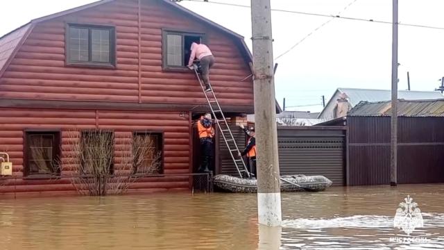 rusya-genelinde-10-bin-400den-fazla-ev-su-altinda-kaldi