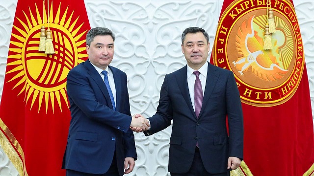 kirgizistan-cumhurbaskani-caparov-kazakistan-basbakani-bektenovu-kabul-etti