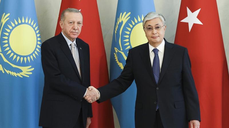 cumhurbaskani-erdogan-kazakistan-cumhurbaskani-tokayev-ile-gorustu