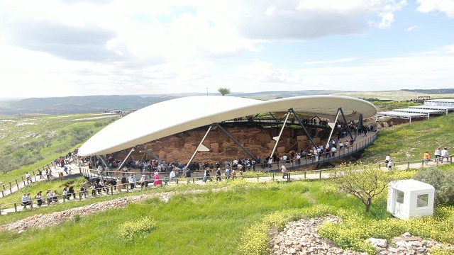 dunyanin-en-eski-yapisi-gobeklitepe-11-bin-454-kisiyle-gunluk-ziyaretci-rekorun