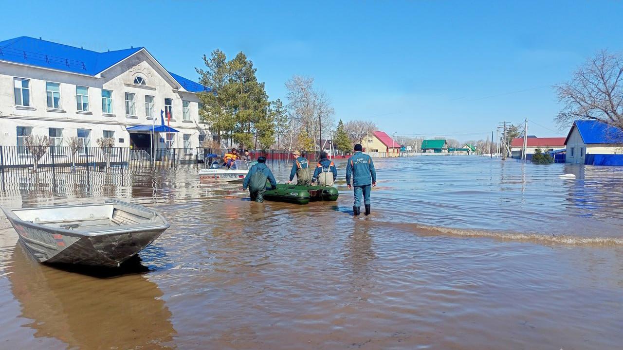 rusyadaki-sellerde-15-binden-fazla-ev-sular-altinda-kaldi