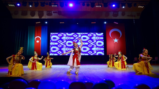 azerbaycanda-23-nisan-ulusal-egemenlik-ve-cocuk-bayrami-coskuyla-kutlandi