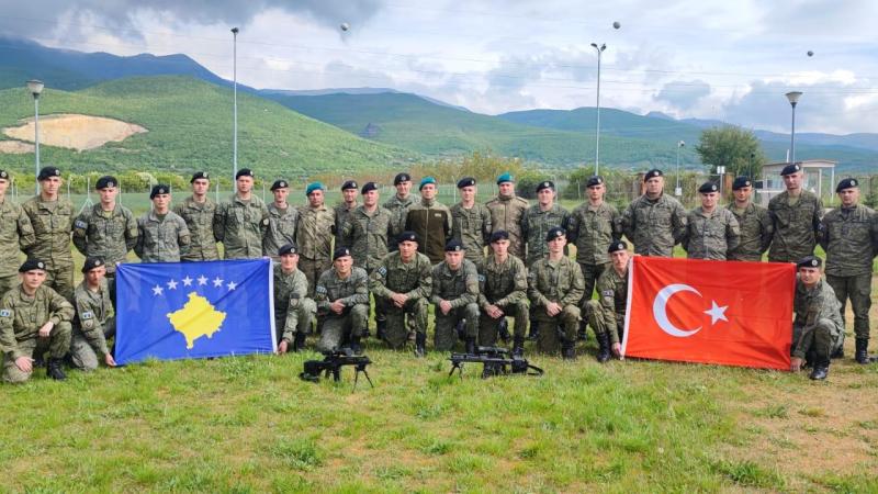 mehmetcikten-kosovali-askerlere-keskin-nisanci-egitimi