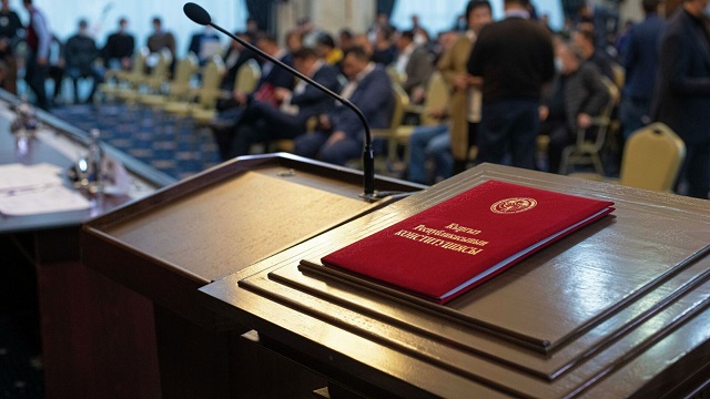 kirgizistan-da-anayasa-gunu-kutlaniyor