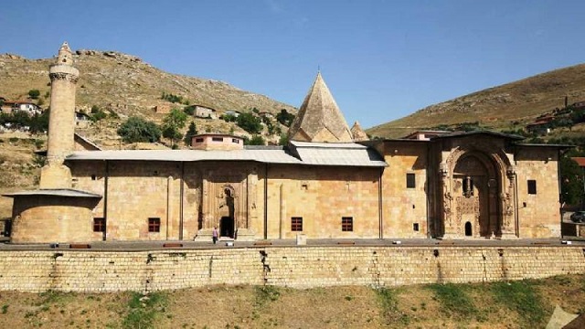 divrigi-ulu-camii-ve-darussifasi-acilisa-hazir