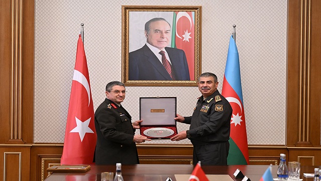 kara-kuvvetleri-komutani-orgeneral-bayraktaroglu-azerbaycan-savunma-bakani-hasa