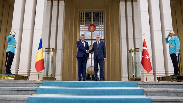 cumhurbaskani-erdogan-romanya-basbakani-ciolacuyu-resmi-torenle-karsiladi