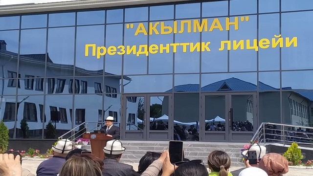 kirgizistanda-gecen-yil-acilan-cumhurbaskanligi-akilman-lisesi-ilk-egitim-ogre