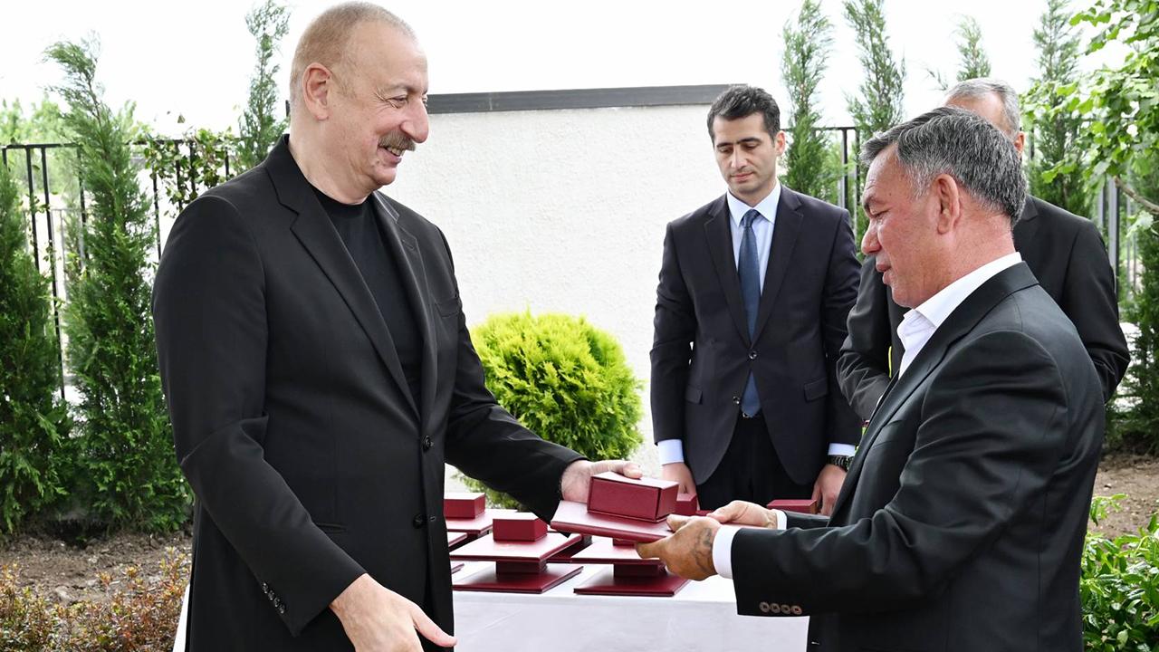 ermenilerin-katliam-yaptigi-hocaliya-azerbaycanli-aileler-yeniden-yerlesmeye-ba