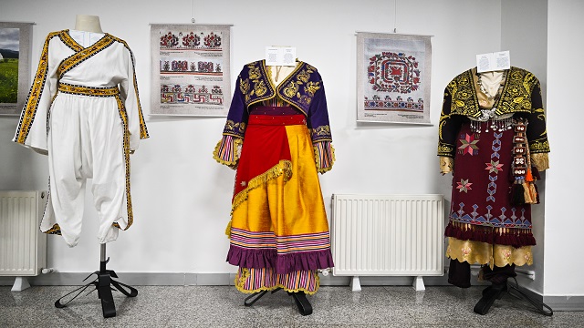 ankarada-geleneksel-bulgar-turk-nakislari-ve-yoresel-kiyafetler-sergisi-duzen