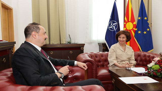 kuzey-makedonya-cumhurbaskani-davkova-turkiye-nin-uskup-buyukelcisi-ulusoy-u-kab