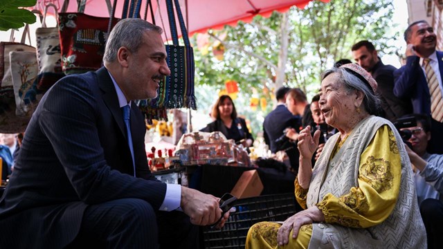 bakan-fidan-uygur-ozerk-bolgesini-ziyaret-etti