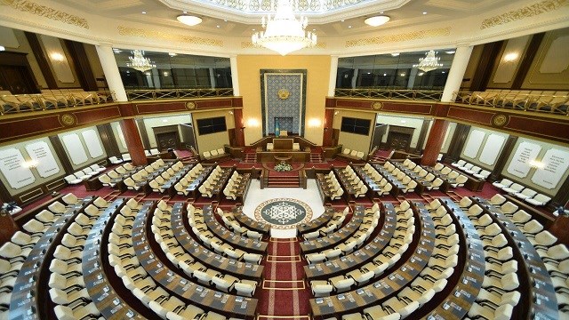 kazakistan-parlamento-senatorleri-yeni-medya-yasasini-onadi